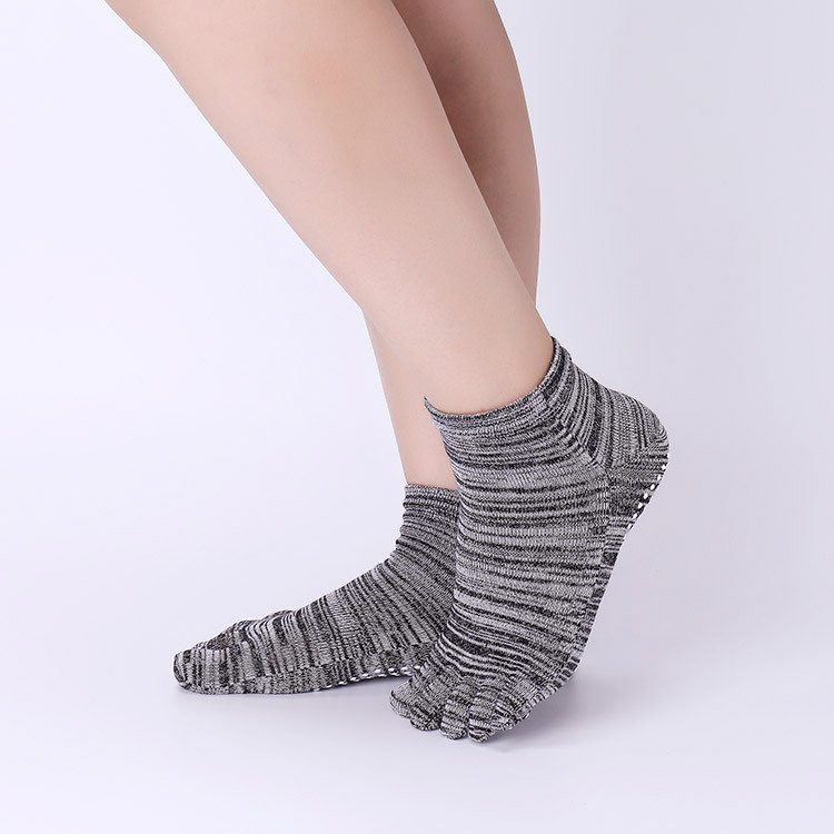 Non-Slip Yoga Socks with Grips – Pilates Yoga Exercises recenzja i cena